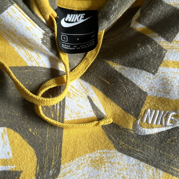 Nike Sweatshirt - Picture 2 of 2